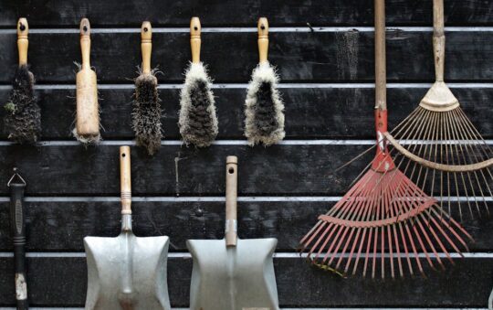 Top Lightweight Leaf Rakes for Fall Cleanup in 2025: Easy and Pain-Free Yard Work